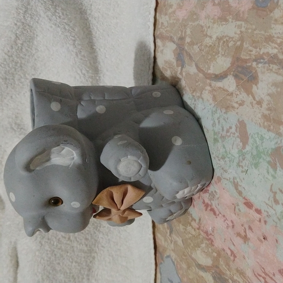 Vase shaped like an elephant - Picture 2 of 4